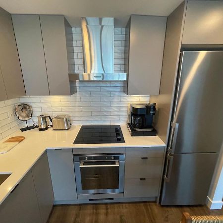 Awesome View 21 Two Bedroom One Bath Downtown Lake View Near Beach 基洛纳 外观 照片