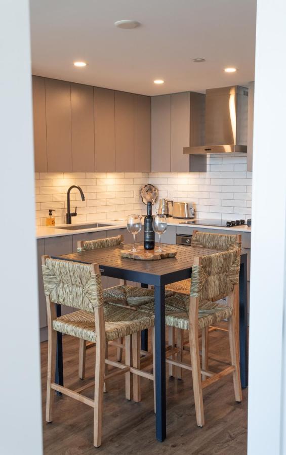 Awesome View 21 Two Bedroom One Bath Downtown Lake View Near Beach 基洛纳 外观 照片