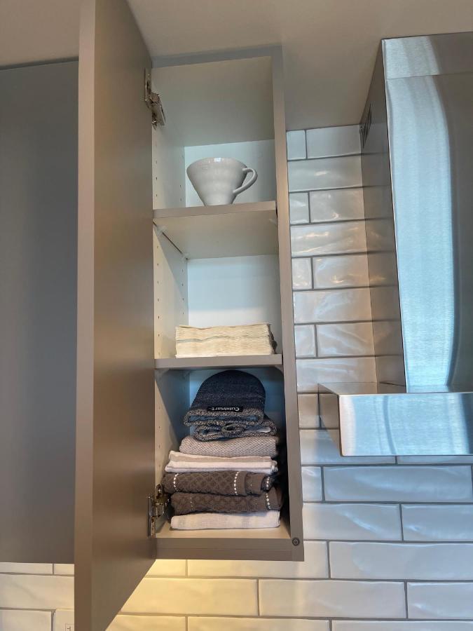Awesome View 21 Two Bedroom One Bath Downtown Lake View Near Beach 基洛纳 外观 照片