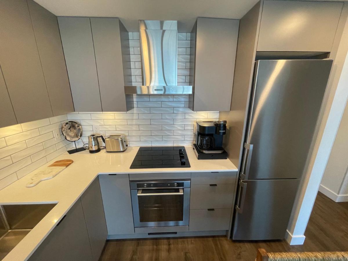 Awesome View 21 Two Bedroom One Bath Downtown Lake View Near Beach 基洛纳 外观 照片