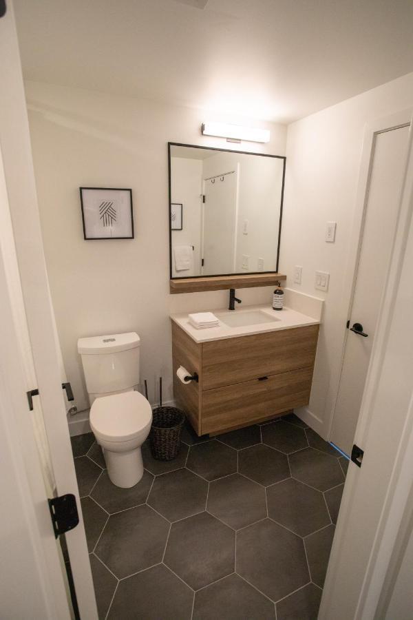 Awesome View 21 Two Bedroom One Bath Downtown Lake View Near Beach 基洛纳 外观 照片