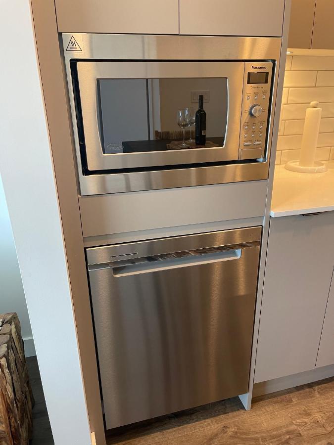Awesome View 21 Two Bedroom One Bath Downtown Lake View Near Beach 基洛纳 外观 照片